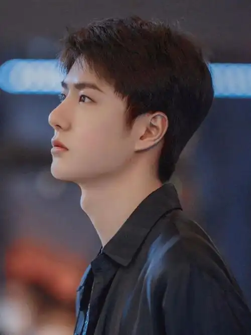 王一博去珠海考赛车证