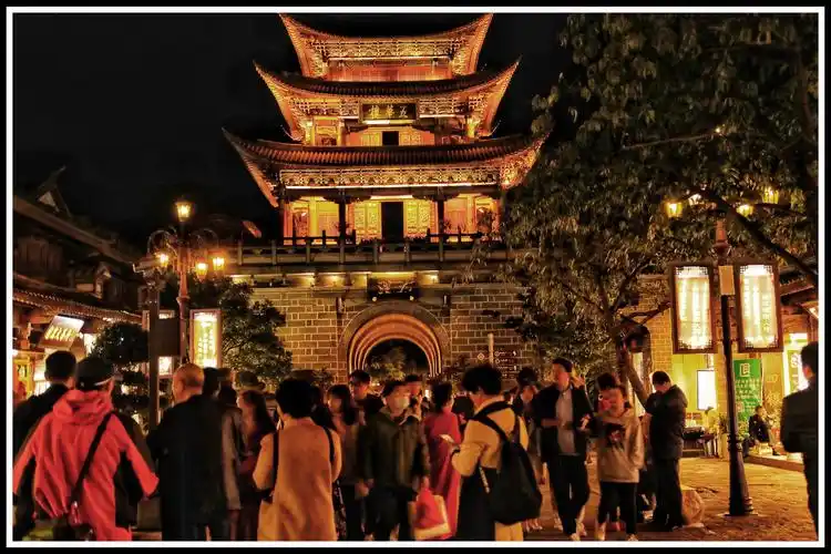 初冬夜晚探访大理古城 - 美篇