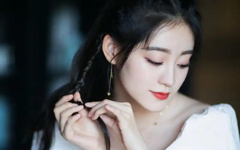 祝绪丹性感露肩写真桌面壁纸