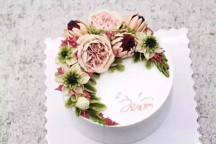 豆沙裱花蛋糕,秋风吹不散的花朵!