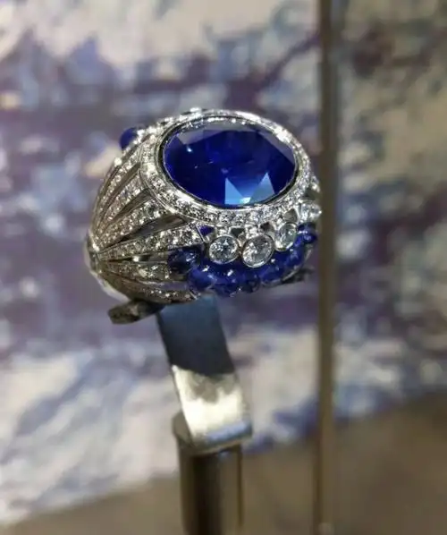 伯爵  #piaget  #戒指  #无烧蓝宝石piaget#伯爵这枚戒指公价256w