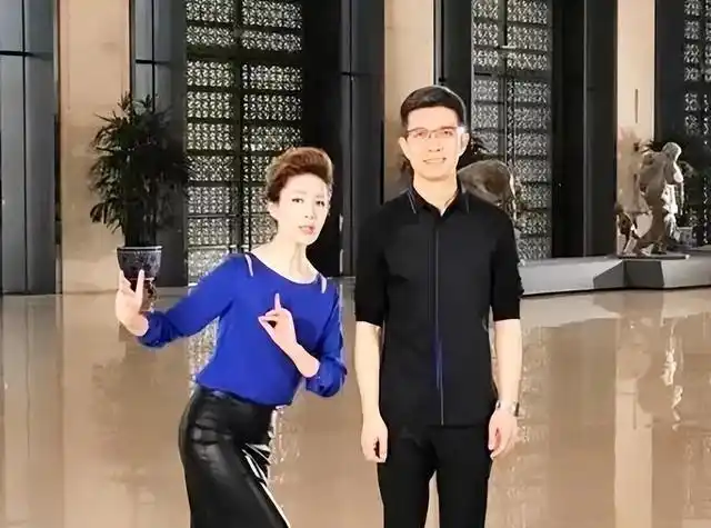 李文静:戴假发10多年,坚持和丈夫丁克,曾受到不少"争议"