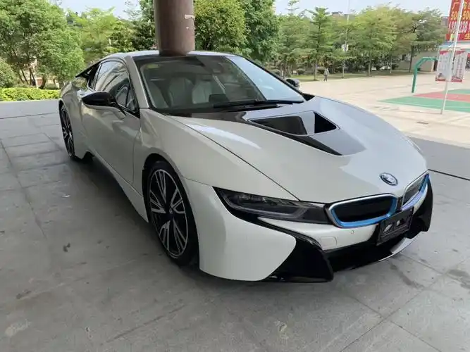 2017宝马i815t油电混合动力太帅了老板说50几就能开回家