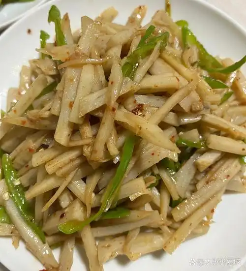清炒藕丝,爽脆!