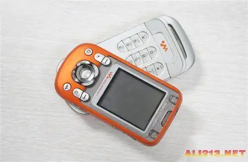 满满都是回忆!曾经是时尚风向标的旋转手机