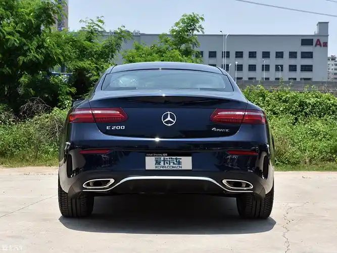 目前奔驰旗下的轿跑suv身上同样采用了这一风格的车尾设计,在其中也多