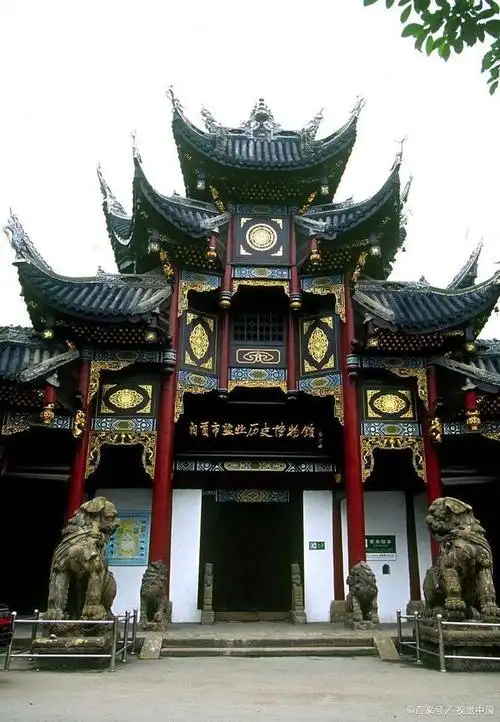 自贡市位于四川盆地的南部,是一个历史悠久的盐业城市,被誉为"盐都".