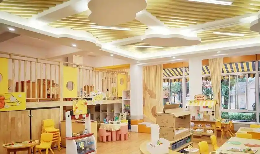 中,老师们仿佛化身"梦想改造师",对原本四四方方的教室进行了"大改造"