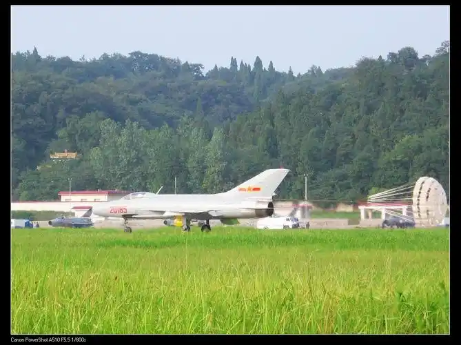 发两张最新老河口机场战机猛图!