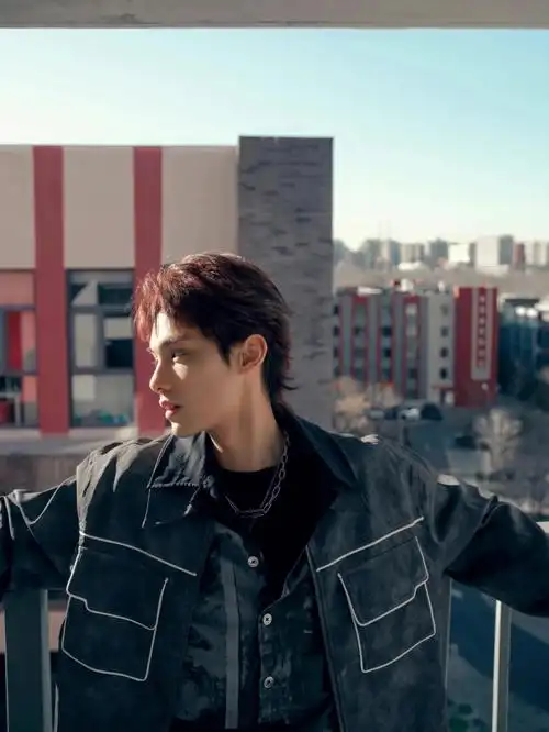 冷酷质感段星星的搭配指南