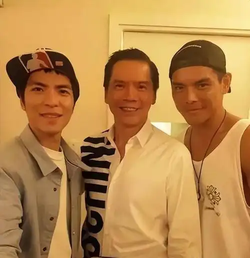 向华强开口,这些"老戏骨"自然卖他面子.