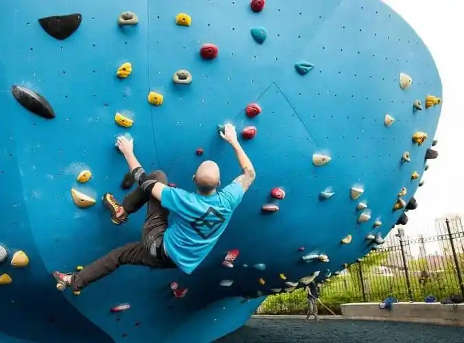 全美最大户外攀岩中心回归纽约, 大桥下健身超爽!