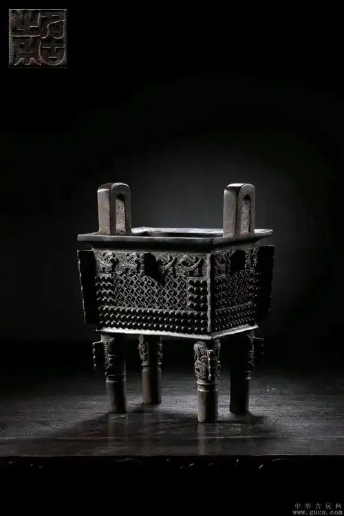 铜仿战汉出戟神鸟纹四方鼎​