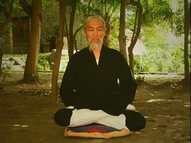 修行人有办法主动进入吸收宇宙能量的状态中,这种方法就是打坐冥想