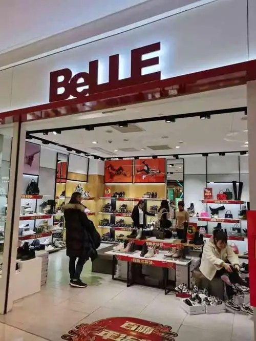 吃饭,吃好出来消食,从6楼往下走,路过这里,进去看看咯,  百丽是大牌了