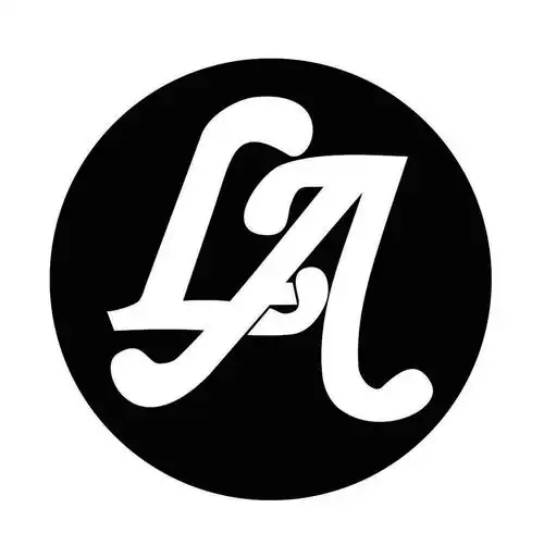 商标文字la商标注册号 48685925,商标申请人厦门柒溪