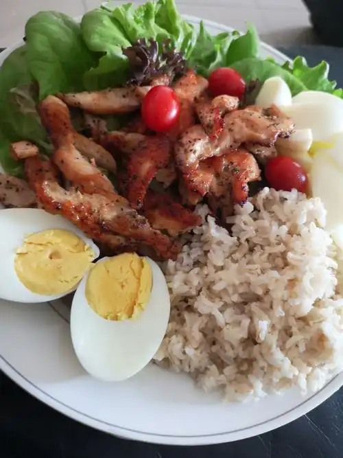 一份营养午餐,减脂期和健身期间,餐碳水化合物,蛋白