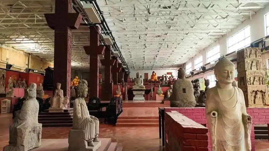 08kun wang上海藏品具规模的佛像艺术馆,场馆借鉴了佛家文化遗址的