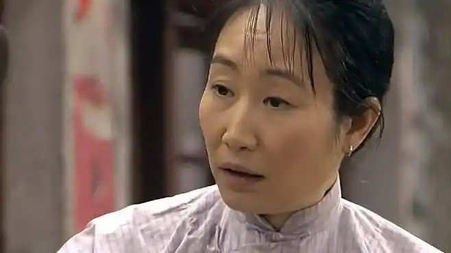 七十二家房客:阿香因发仔生气,俩人都憋着一口气,兰姨想支招-影视综