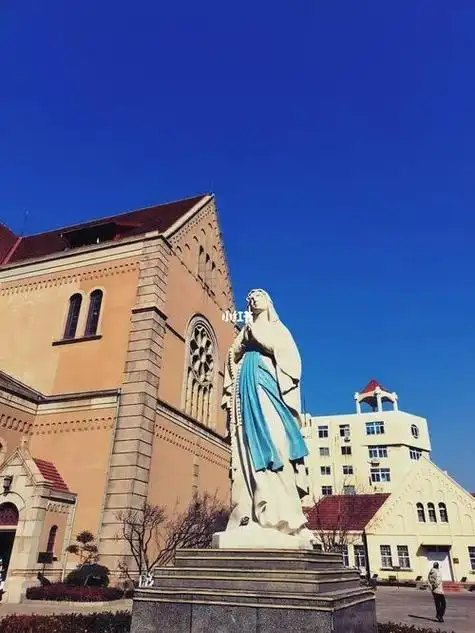 青岛天主教堂:青岛的新晋网红打卡点 🏛️建筑之美,独具魅力 青岛