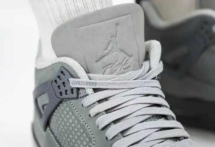 撞脸天价 kaws 联名!「奥运 aj4」上脚图来了!