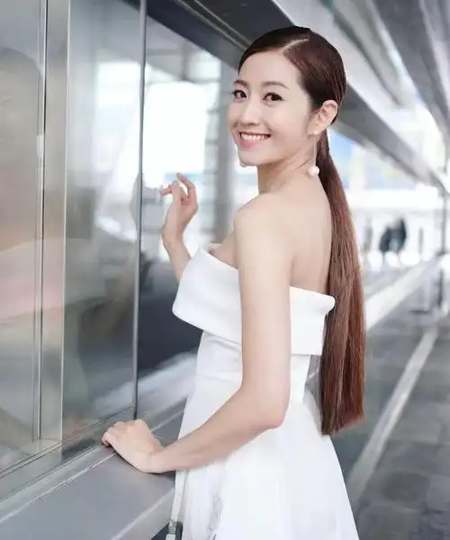 tvb女星陈自瑶新剧牺牲大主动勾引男主角吻到嘴唇都变形