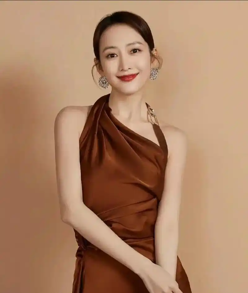 广西十大女明星:  第1名,王鸥:广西南宁市人  第2名,张俪:广西桂林市