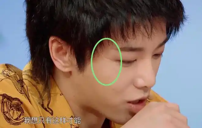 华晨宇到底有多帅脸部放大十倍看到他眼角上的伤疤时网友傻眼