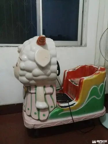 喜羊羊摇摇车,7成新,200元.有意联系.