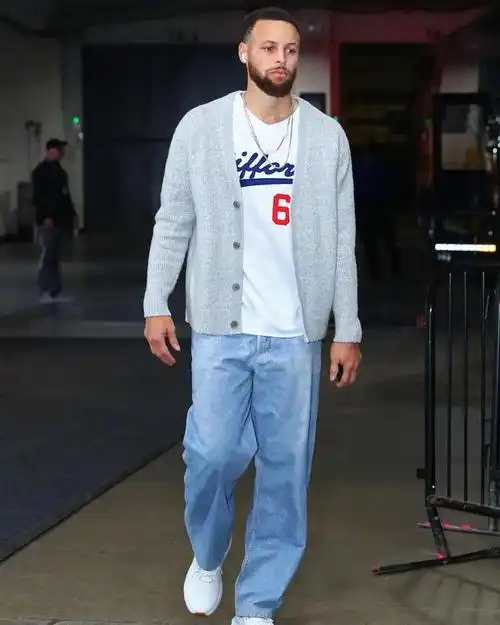 库里本赛季个人穿搭look,相对于其他潮男