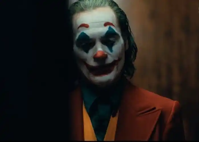 假笑找出最真实的自己用刀割开嘴角还是增添一丝伪装为这遍地的虚伪