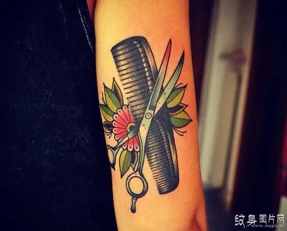 另类梳子纹身图案欧美发型师的专属符号
