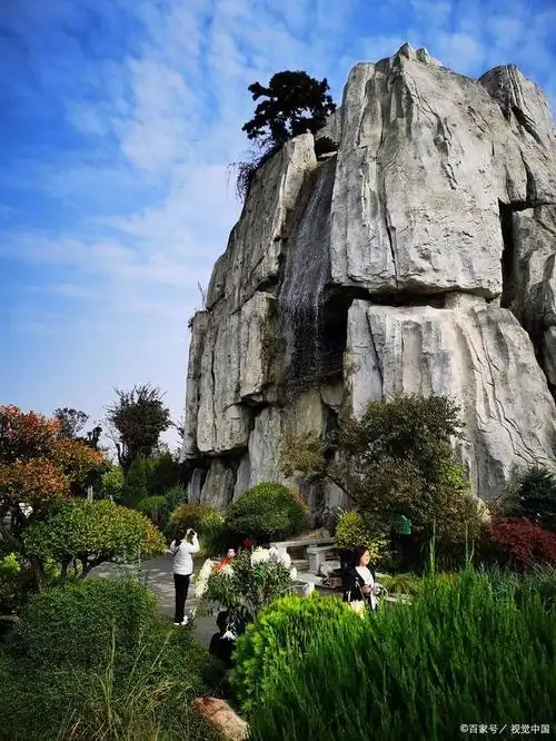 南昌是江西省的省会城市,也是中国革命的重要发源地之一,拥有丰富的