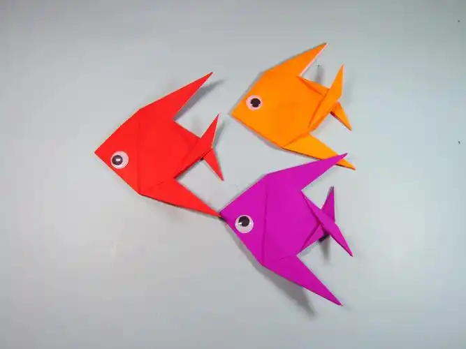 儿童手工折纸小动物:简单又漂亮立体小鱼的折法