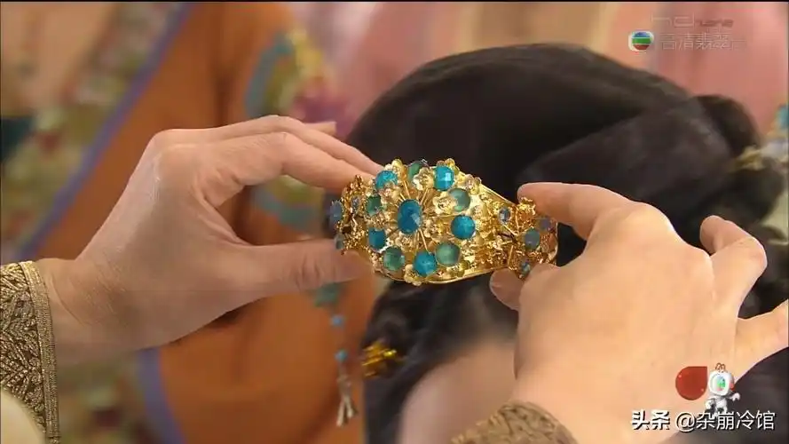 宫心计|首饰盘点:豪气的钗饰,素色的小钗,温婉的小花