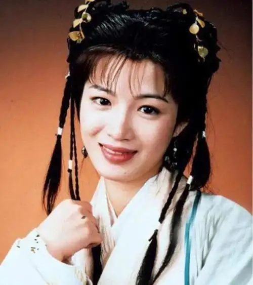 陈少霞的气质不用多说,一般气质美女不是装出来的,都是自身散发出来的