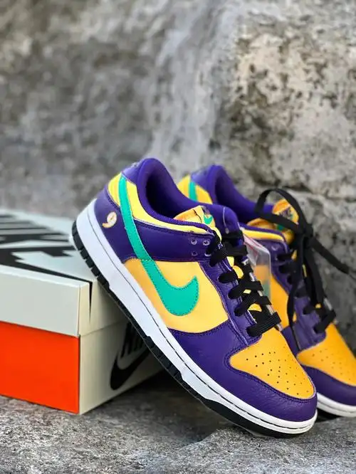 nikedunklowlisaleslie