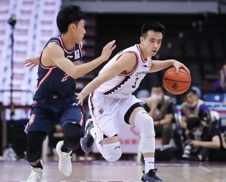 原创官方辟谣!辽篮老总否认赵继伟离队 称传闻是部分媒体不负责宣传