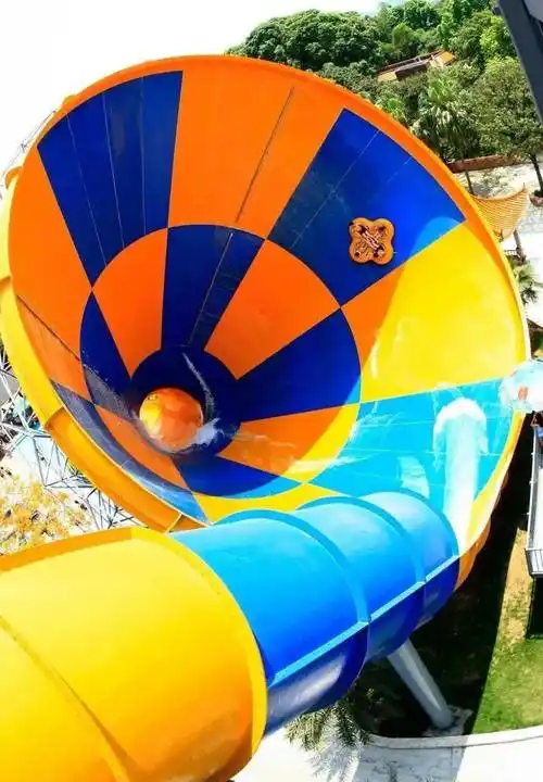 南宁加勒比水世界穿比基尼的季节到了平均五毛玩一天仅99元享单人玩水