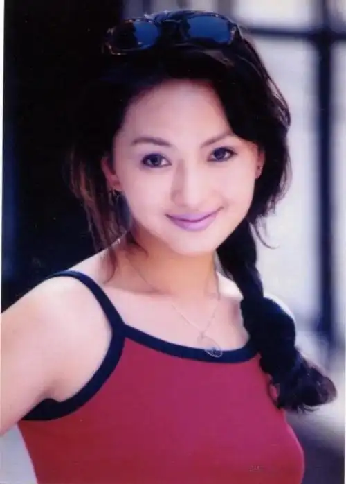 刘丹于1972年出生在哈尔滨,原名刘芳绮,她还有一个哥哥叫刘高航.