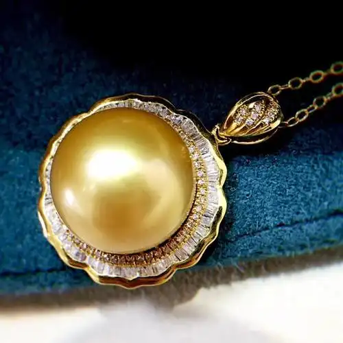 轻奢时尚18k金镶嵌t方钻天然南洋金珠吊坠款式轻奢时尚佩戴尽显高贵