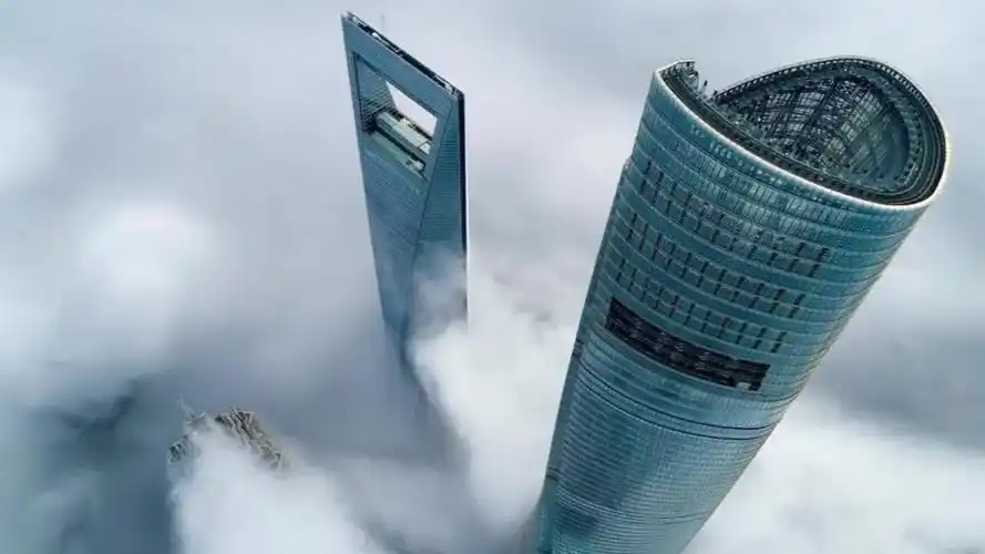 中国第一高楼耗资148亿却建歪了外国游客看完表示不解