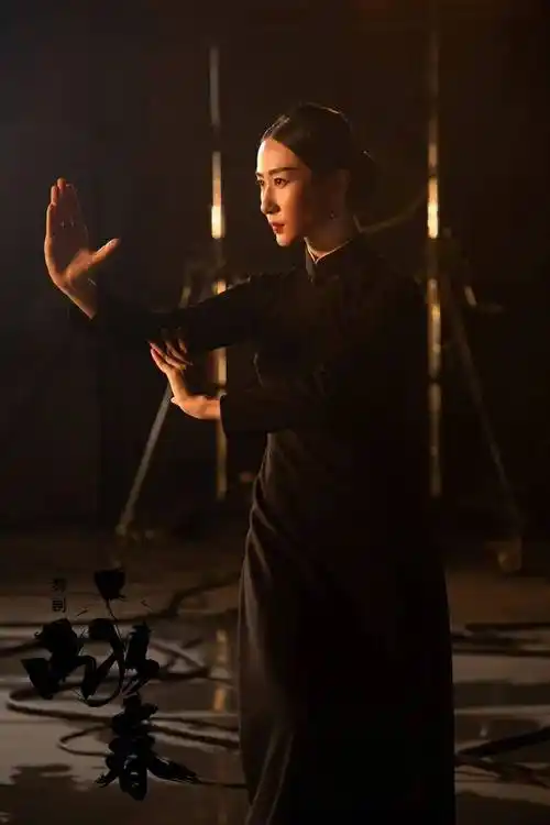 主演张娅姝:真的很燃!_舞台_深圳_文化