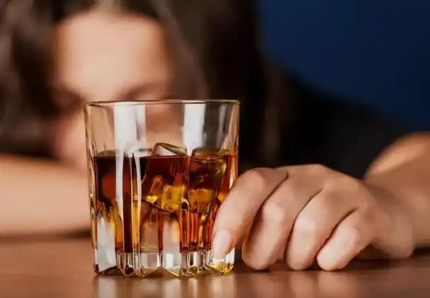 喝酒消愁是现在很多人都会做的一件事,无论是压力太大,需要解闷.