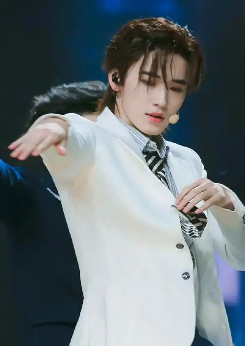 宋亚轩solo舞台不枉##时代少年团叁重楼暨出道四周年演唱会##宋亚