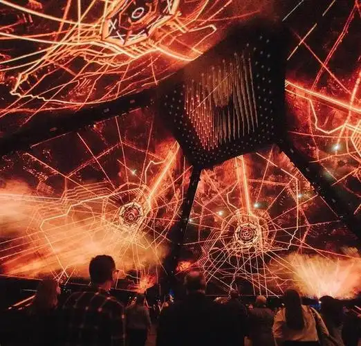 蒙特利尔太阳马戏团打造沉浸式体验多感官表演剧院