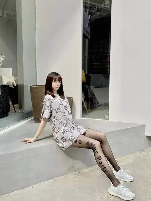 周米粒,95后,每天在发自己的照片,散发自己青春的魅