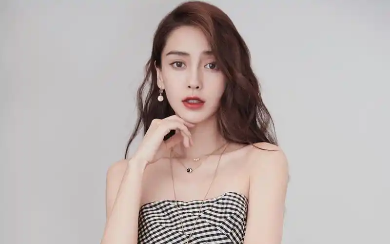 angelababy抹胸裙性感高清桌面壁纸