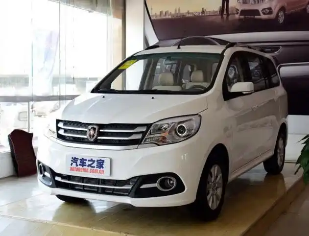 国产7座mpv车型2016款华晨金杯750的外观