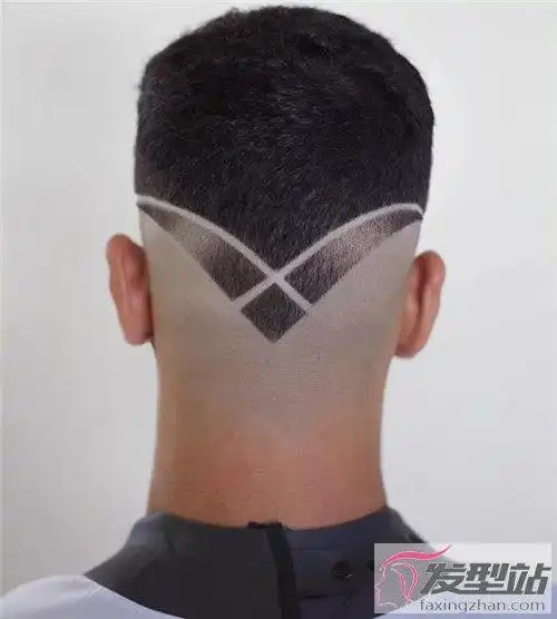 男生线条雕刻发型个性复古铲青雕刻